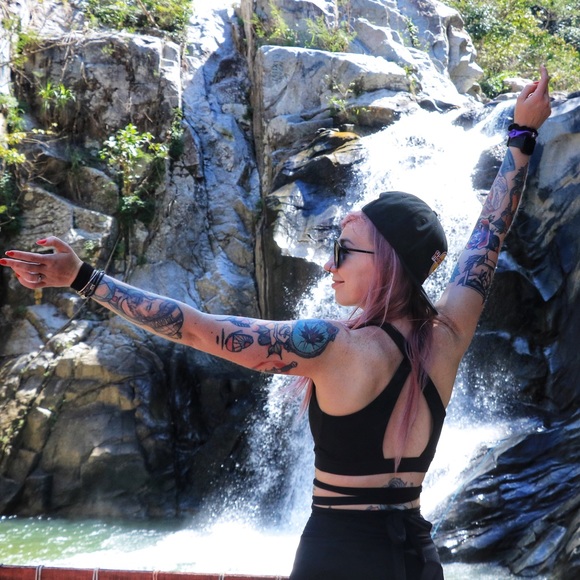 Meet your Posher, Paulina 🌸 - Picture 3 of 16